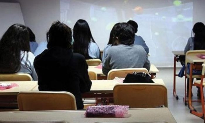 Liselerde İkili Eğitime Geçilmeyecek.