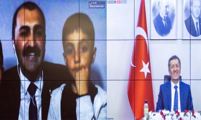 “ZİYA ÖĞRETMEN İLE EĞİTİM BULUŞMALARI” HAKKARİ’DE