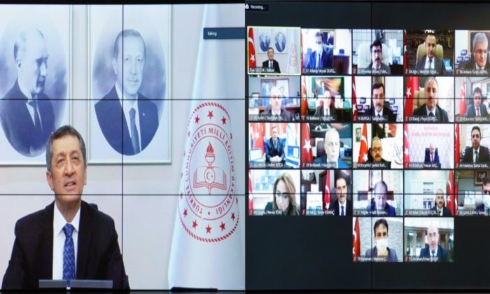 Uzaktan Eğitime Tablet Bilgisayar Desteğinin 4. Fazıyla Birlikte 313 Bin 500 Cihaz Öğrencilere Ulaşmış Olacak
