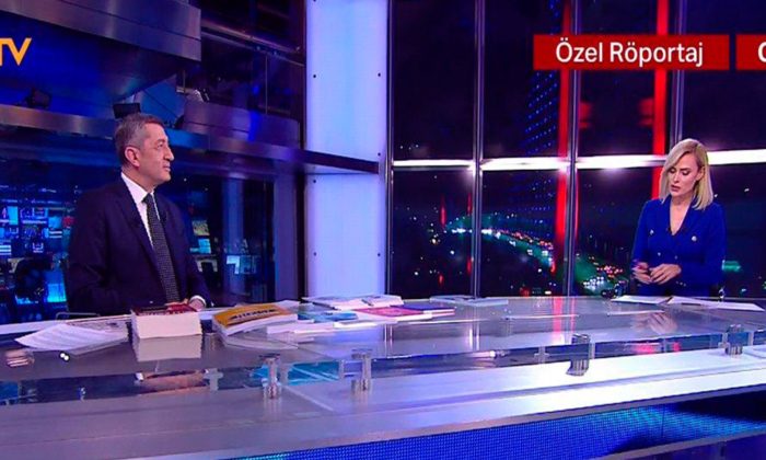 Bakan SELÇUK, Canlı Yayında Eğitim Gündemine Dair Soruları Yanıtladı