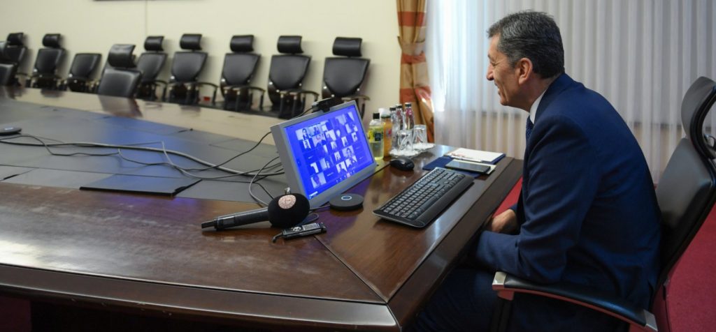 Bakan Selçuk Eba Canlı Sınıfta Sınava Hazırlanan Öğrencilerle Buluştu