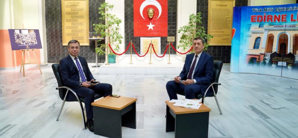 Bakan SELÇUK, Canlı Yayında Eğitim Gündemine İlişkin Soruları Yanıtladı