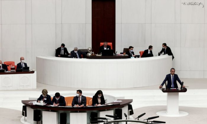 Bakan ÖZER, Millî Eğitim Bakanlığının 2022 Yılı Bütçesi Üzerinde TBMM Genel Kuruluna Hitap Etti