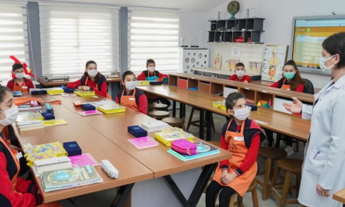 <strong>Öğretmenlik Meslek Kanunu Teklifi, TBMM Genel Kurulunda Kabul Edilerek Yasalaştı.</strong>