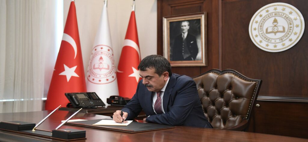 BAKAN TEKİN’DEN ÖĞRETMENLERE “TEŞEKKÜR MEKTUBU”