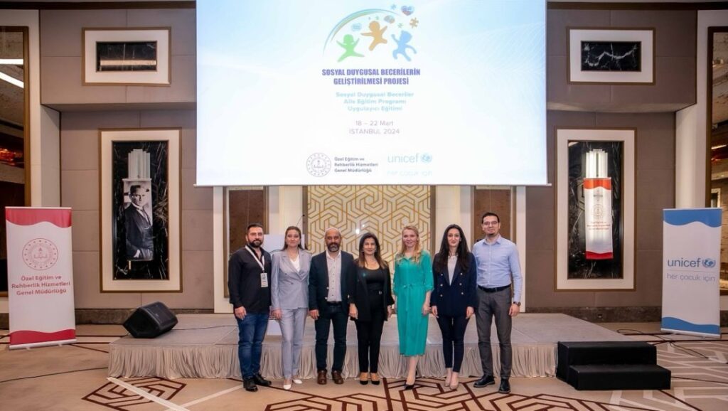Öğrencilerimizin Sosyal Duygusal Becerilerini Desteklemeye Yönelik Geliştirilen Aile Programlarımızın Eğitimi Başladı