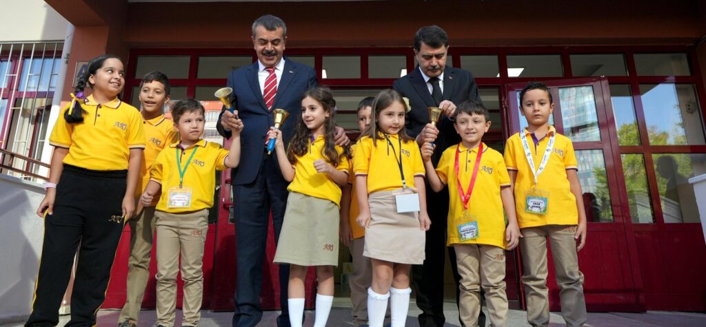 Millî Eğitim Bakanı Tekin, Yeni Eğitim Öğretim Yılının İlk Ders Zilini Çaldı