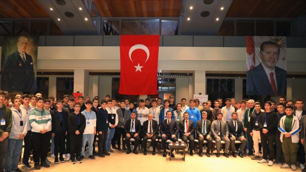 Ahlat’ta “Maziden Atiye Ahlat” Öğrenci Programı Gerçekleştirildi