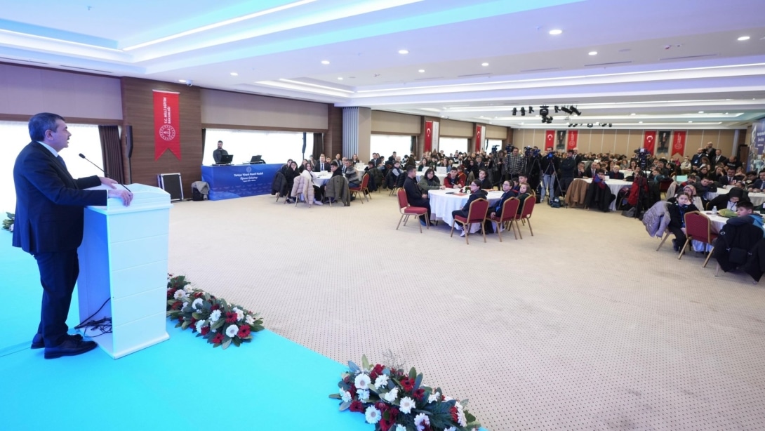 ÖĞRENCİLER, BECERİ TEMELLİ MÜFREDATA İLİŞKİN GÖRÜŞLERİNİ ÇALIŞTAYDA PAYLAŞTI