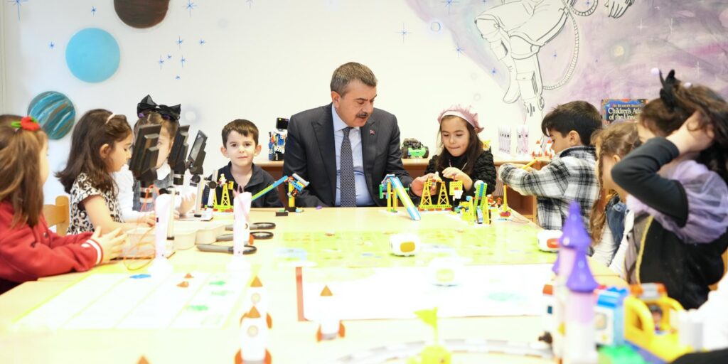 Bakan Tekin, Bilim Ve Teknoloji Eğitimi Veren İtü Anaokulu’nu Ziyaret Etti