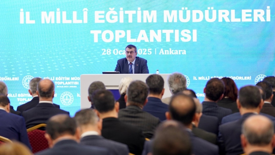 BAKAN TEKİN, 81 İLİN MİLLÎ EĞİTİM MÜDÜRÜYLE BİR ARAYA GELDİ Millî Eğitim Bakanı Yusuf Tekin, Bakanlık yöneticileri ve 81 ilin millî eğitim müdürüyle Ankara Gölbaşı Mogan MTAL Uygulama Otelinde düzenlenen istişare toplantısında bir araya geldi.