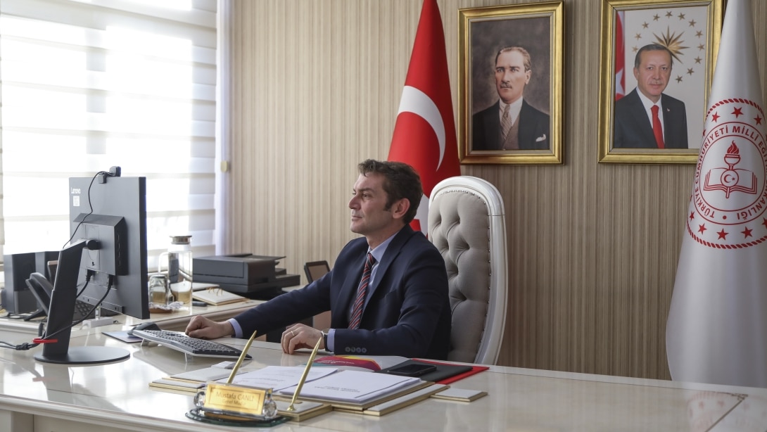 GENEL MÜDÜRÜMÜZ MUSTAFA CANLI EĞİTİMDE YAPAY ZEKÂ POLİTİKALARINI TANITTI