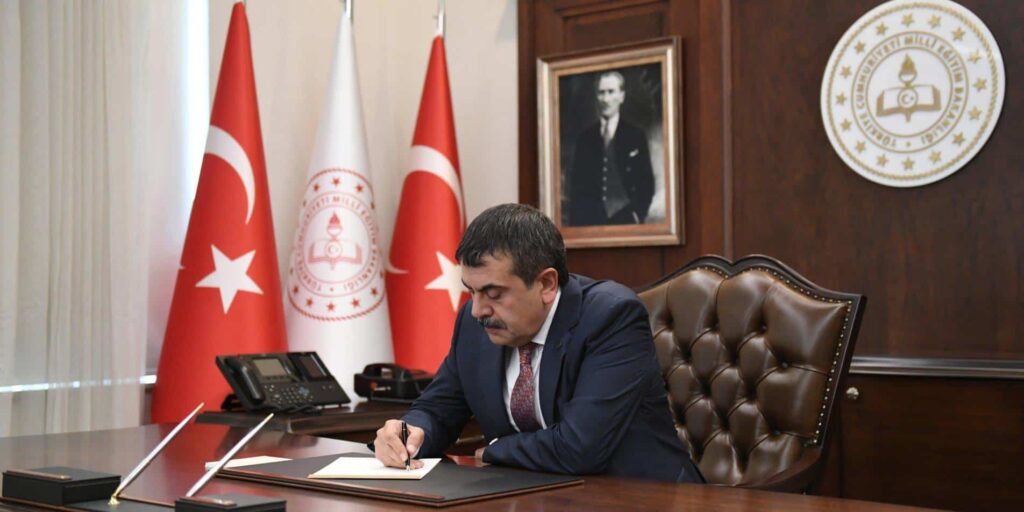 Bakan Tekin, “Millî Bir Mesele Olarak Maarif Modeli” Başlıklı Yazı Kaleme Aldı