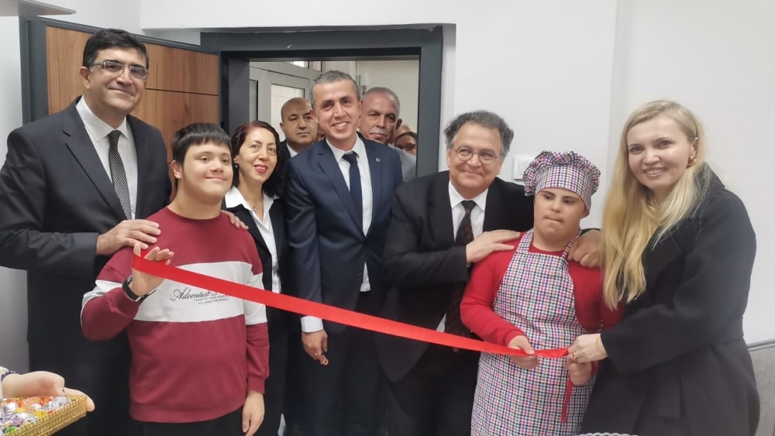 Dünya Otizm Farkındalık Günü Şehit Salih Cibir Özel Eğitim Uygulama Okulunda Coşkuyla Kutlandı