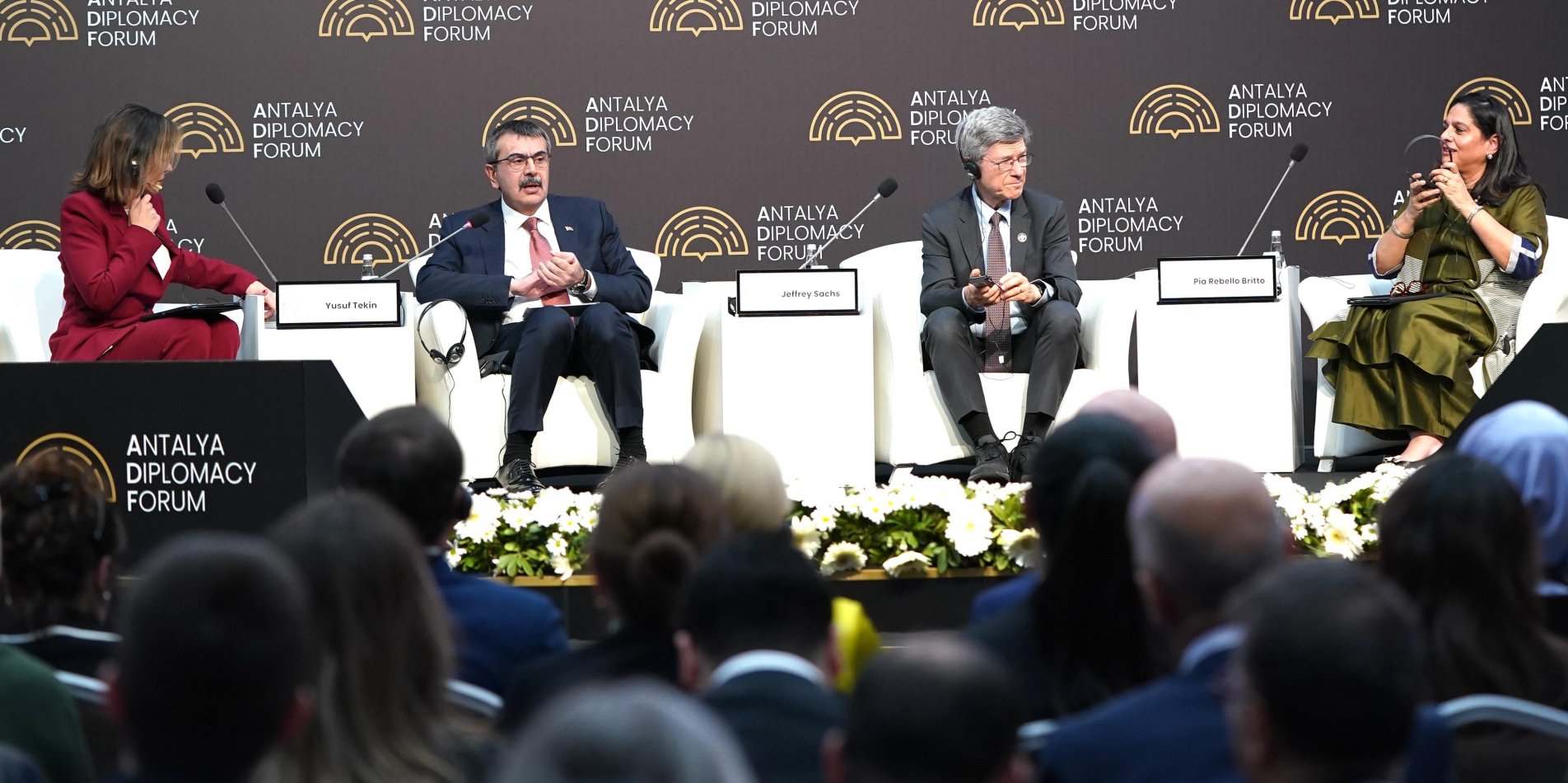 BAKAN TEKİN, ANTALYA DİPLOMASİ FORUMU