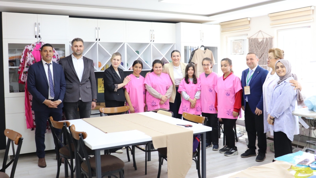 Gaziantep Şahinbey Karataş Özel Eğitim Meslek Okulu Mesleki Özel Eğitim Mükemmeliyet Merkezine Eğitim Politikaları Daire Başkanı Dr. Kader ARKAN SEZGİN Ziyaret Gerçekleştirdi.