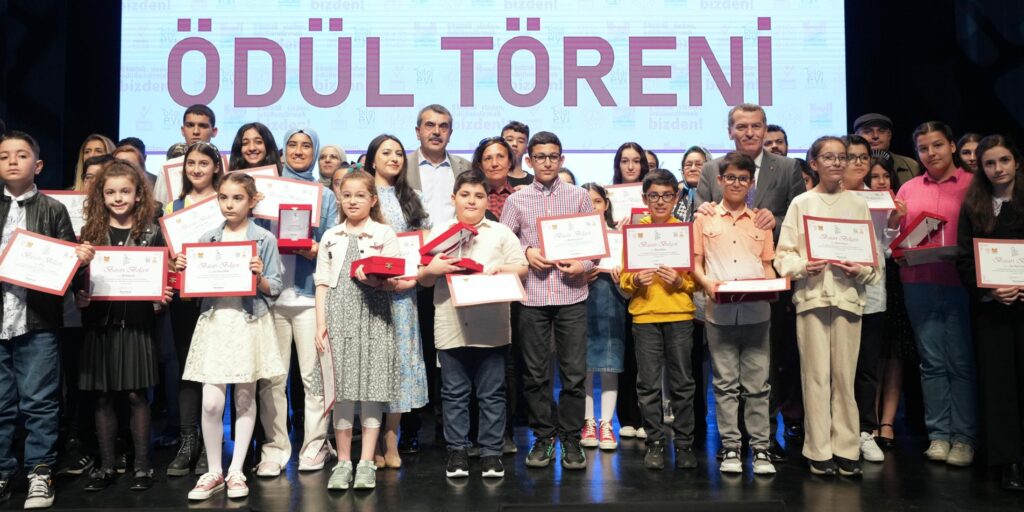 Bakan Tekin, İstanbul’da Kitap Okuma Yarışmasının Ödül Törenine Katıldı