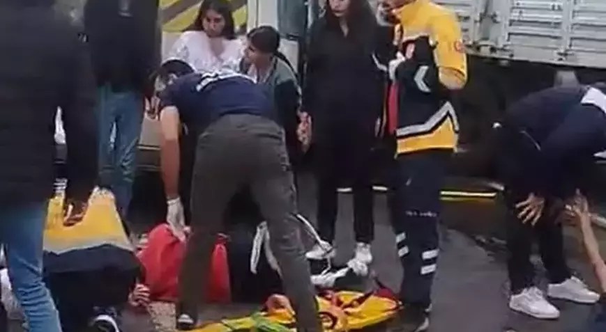 Şanlıurfa’da Öğrenci Servis Minibüsü, Tır’a Çarptı: 9 Yaralı