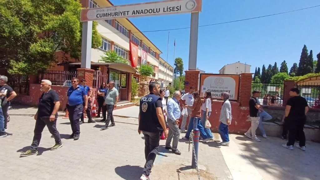 Aydın’da Kurye İle Öğretmen Birbirine Girdi: Okul Önünde Kavga