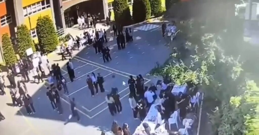 Sultanbeyli’de Lise Öğrencisi Okul Bahçesinde Arkadaşını Bıçakladı
