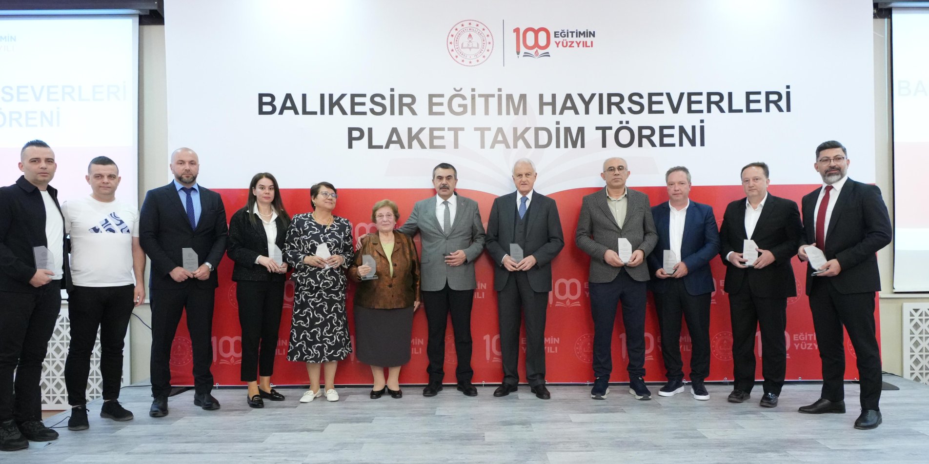 Bakan Tekin, Balıkesir’de Eğitim Hayırseverleriyle Buluştu