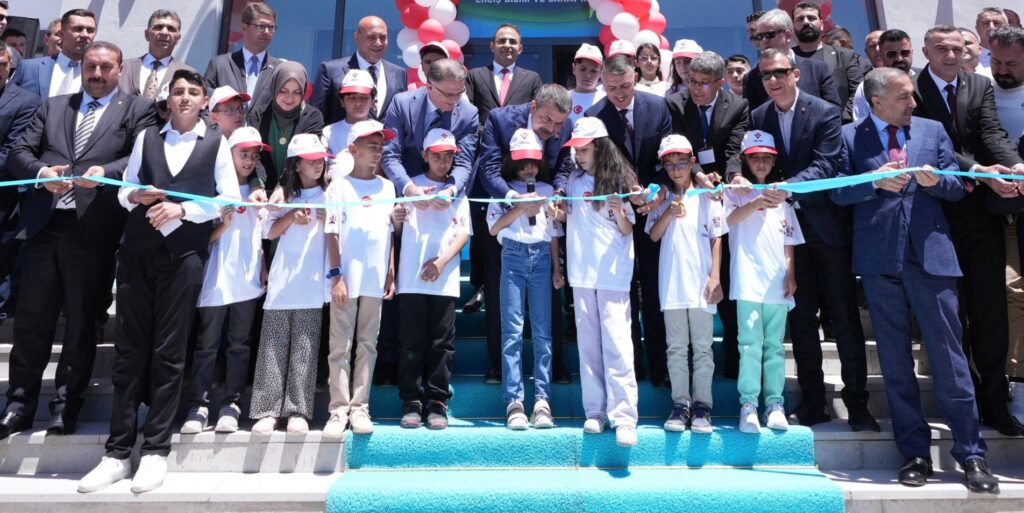 Bakan Tekin, Van’da Bilim Sanat Merkezi Açılışına Katıldı