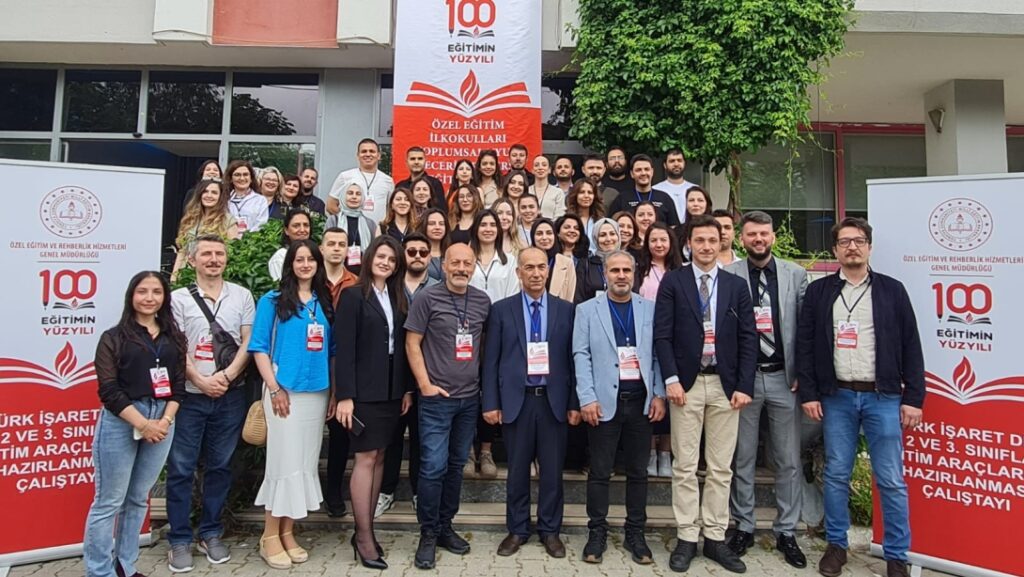 Türk İşaret Dili ve Toplumsal Uyum Becerileri Derslerine Yönelik Eğitim Araçları Geliştiriliyor