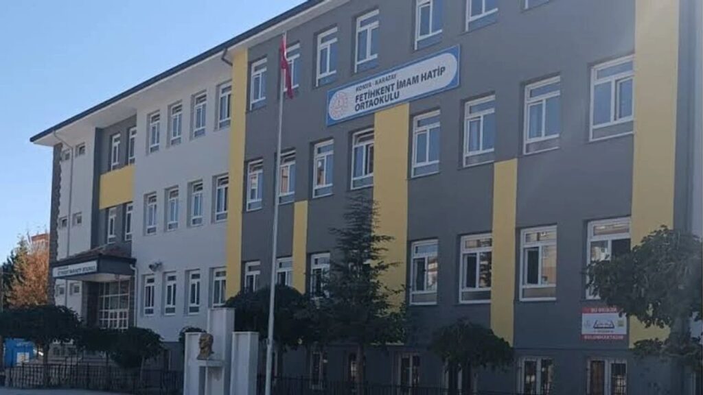Okul Yakınında Silahlı Saldırı! Öğretmen Hayatını Kaybetti