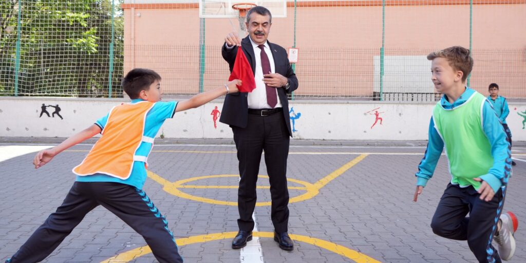 Bakan Tekin, “Dönem Sonu Faaliyet Haftası Etkinlikleri”nde Öğrencilerle Buluştu