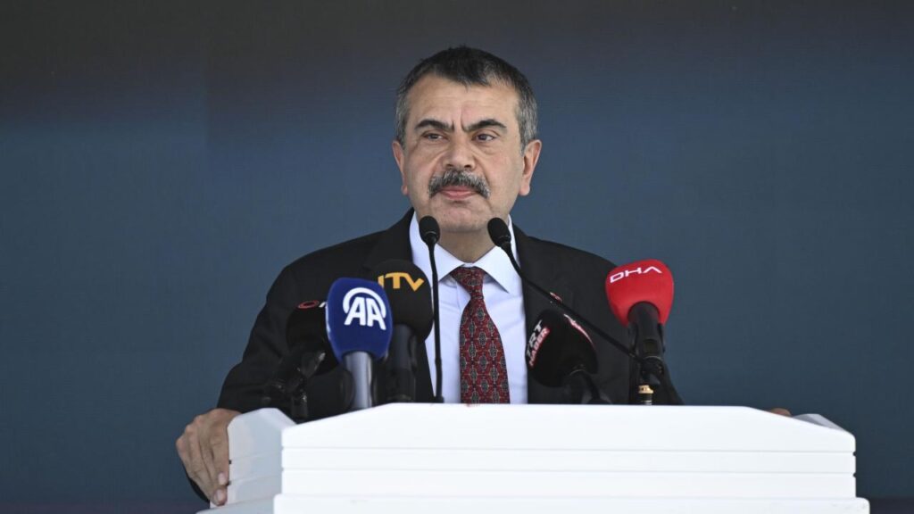 Bakan Tekin’den LGS Eleştirilerine Tepki