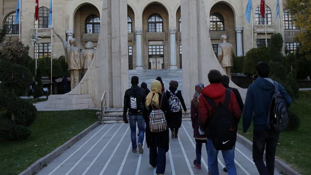 Türkiye’de Eğitim Nedeniyle 2,4 Milyon Kişi İl Değiştirdi