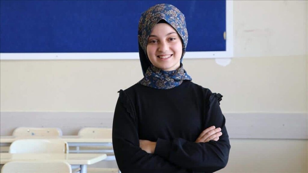 İmam Hatip Ortaokulu Öğrencisi, Depremde Kaybettiği Babasına Verdiği Sözü Tutarak LGS’de Tam Puan Aldı