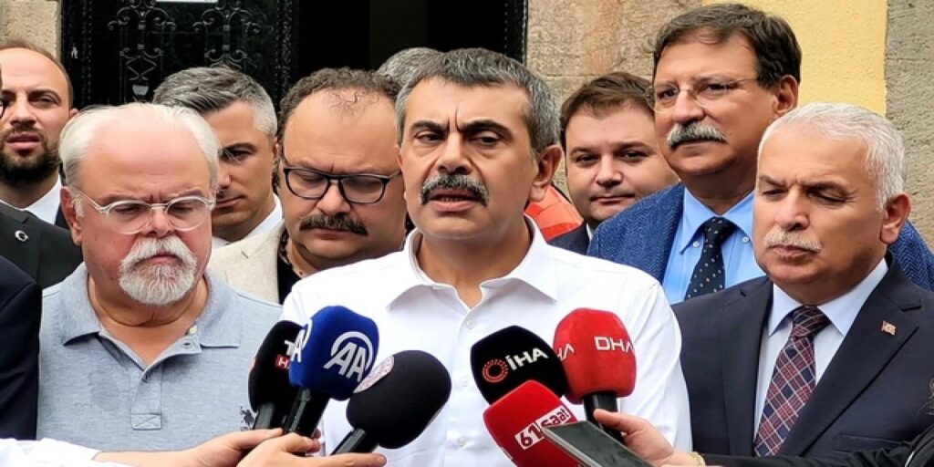 Bakan Tekin:”Eğitim Sadece Öğretmenlerimizin Sırtına Yüklenecek Bir Süreç Değil”