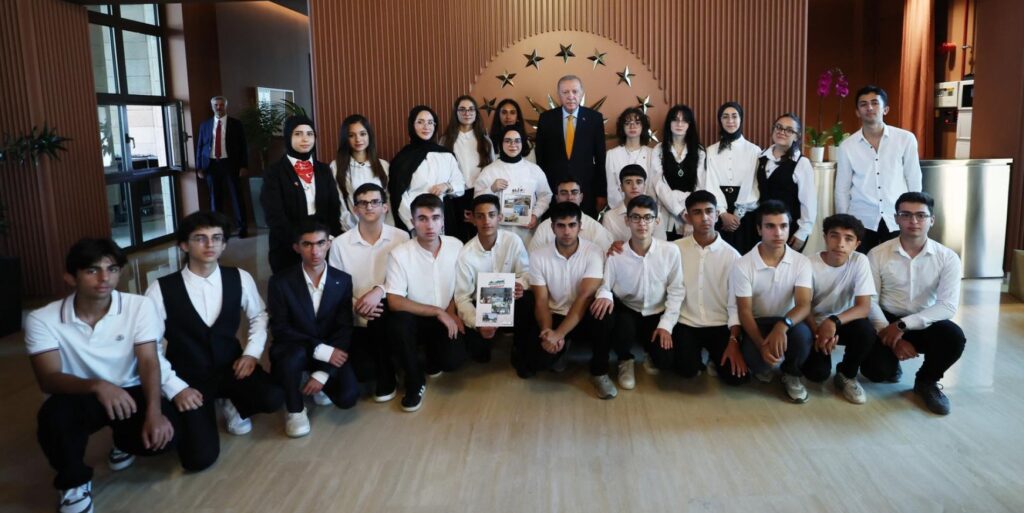 Cumhurbaşkanı Erdoğan, “Maziden Atiye” Programı Kampına Katılan Öğrencileri Kabul Etti